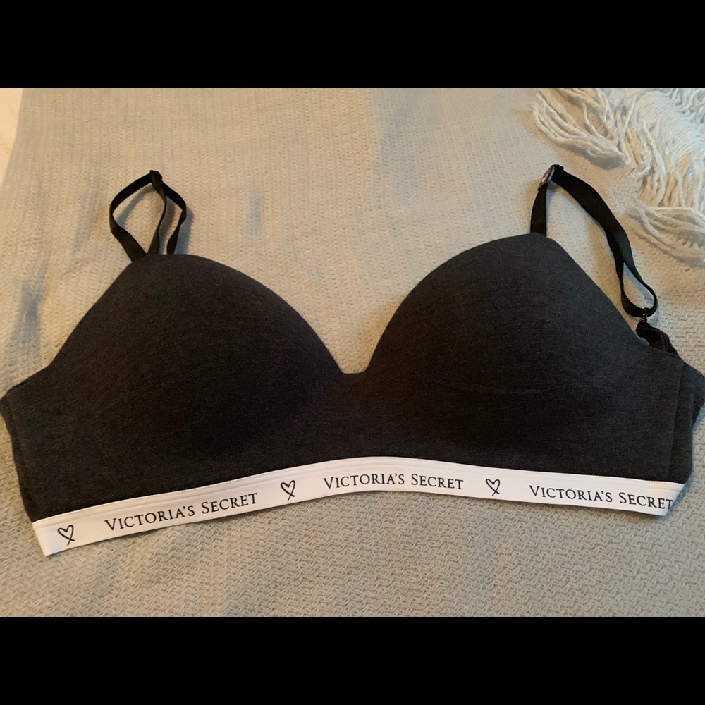 VS t-shirt bra, lightly lined.
